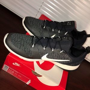 Very comfortable Nike shoes Nice for anything